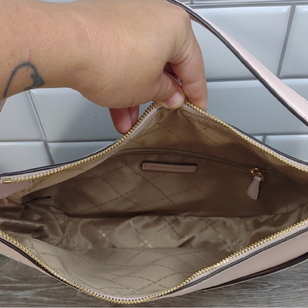 Michael Kors Large Dover Crossbody in Powder Blush! EUC! - Picture 4 of 13